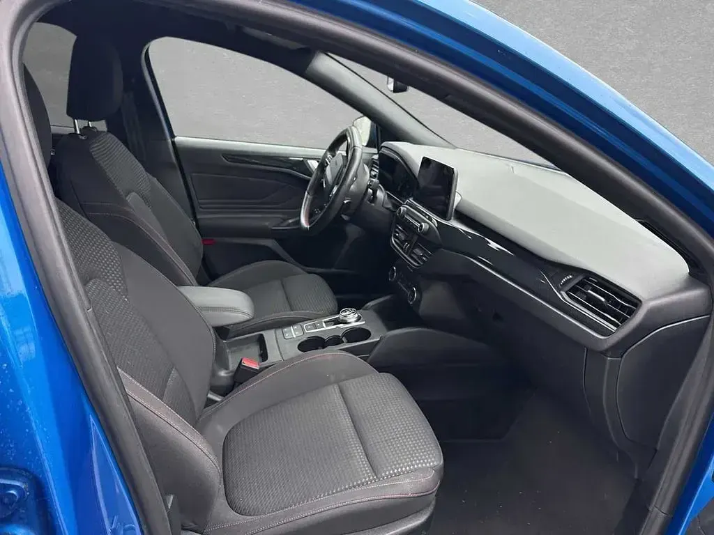 Gebraucht Ford Focus ST-Line 120 PS (88 kW) 2021 Blau Limousine