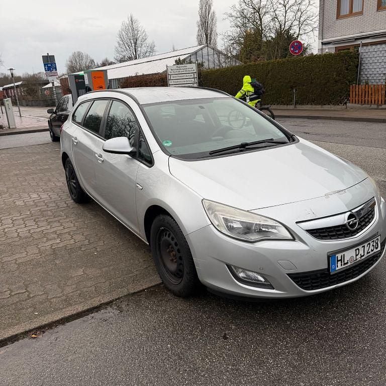 Gebraucht Opel Astra Edition 165 PS (121 kW) 2012 Silber Kombi