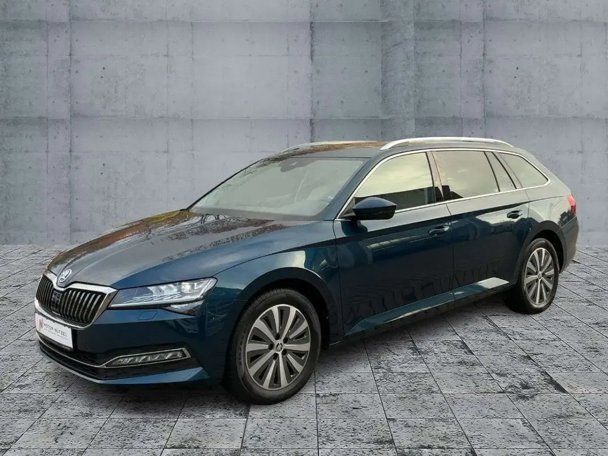 Gebraucht Skoda Superb Style 200 PS (147 kW) 2022 Blau Kombi