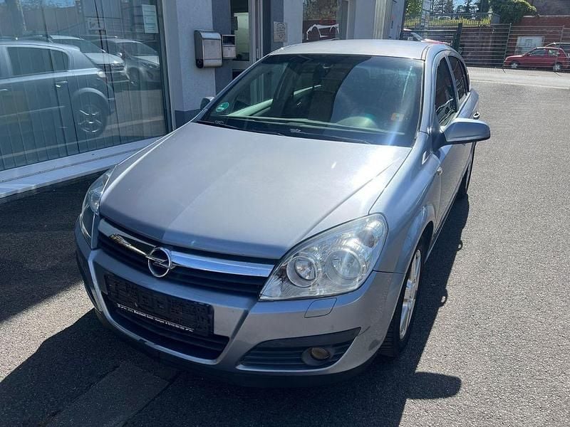 Gebraucht Opel Astra Edition 105 PS (77 kW) 2006 Lichtsilber m2 Limousine