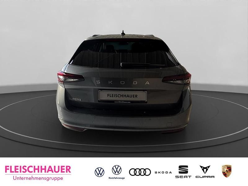 Neu Skoda Superb Selection 265 PS (194 kW) 2026 Grau Kombi