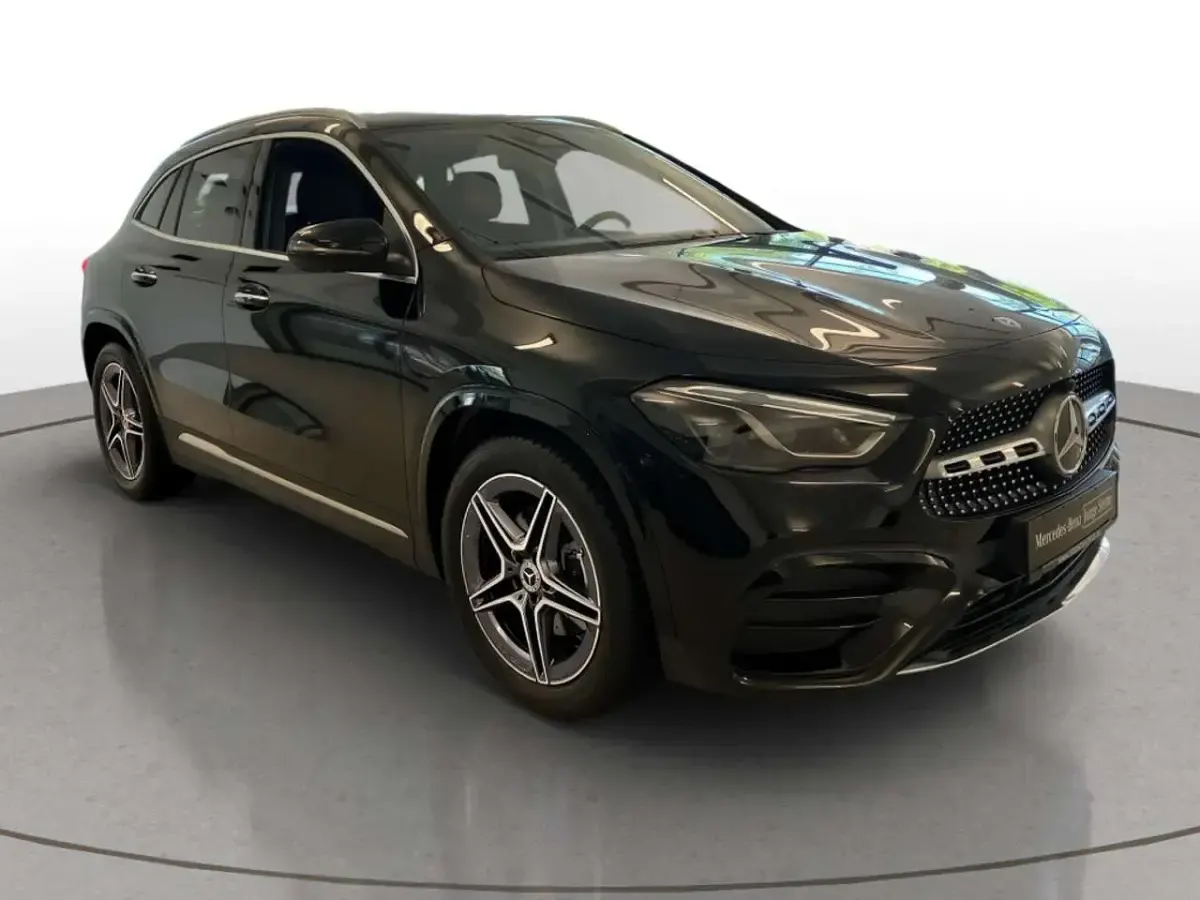 Gebraucht Mercedes GLA200 AMG line 163 PS (119 kW) 2025 Unilack nachtschwarz SUV