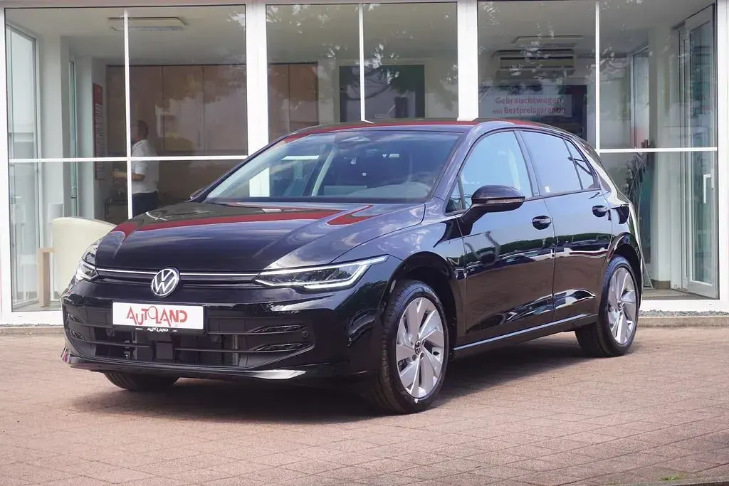 Neu VW Golf VIII 116 PS (85 kW) 2026 Grenadillaschwarzmet. Limousine