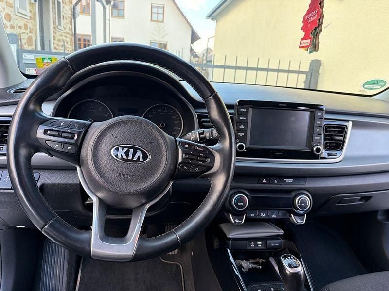 Gebraucht Kia Rio DREAM-TEAM Edition 99 PS (72 kW) 2017 Weiß Limousine