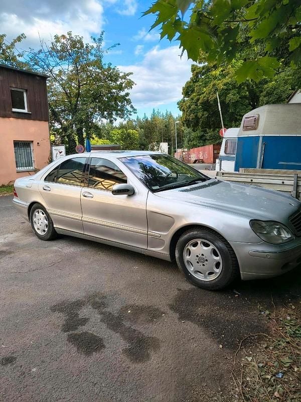 Grau Gebraucht 1999 Mercedes S500 Limousine | 6.500 € (Fairer Preis) - Bild 1/4