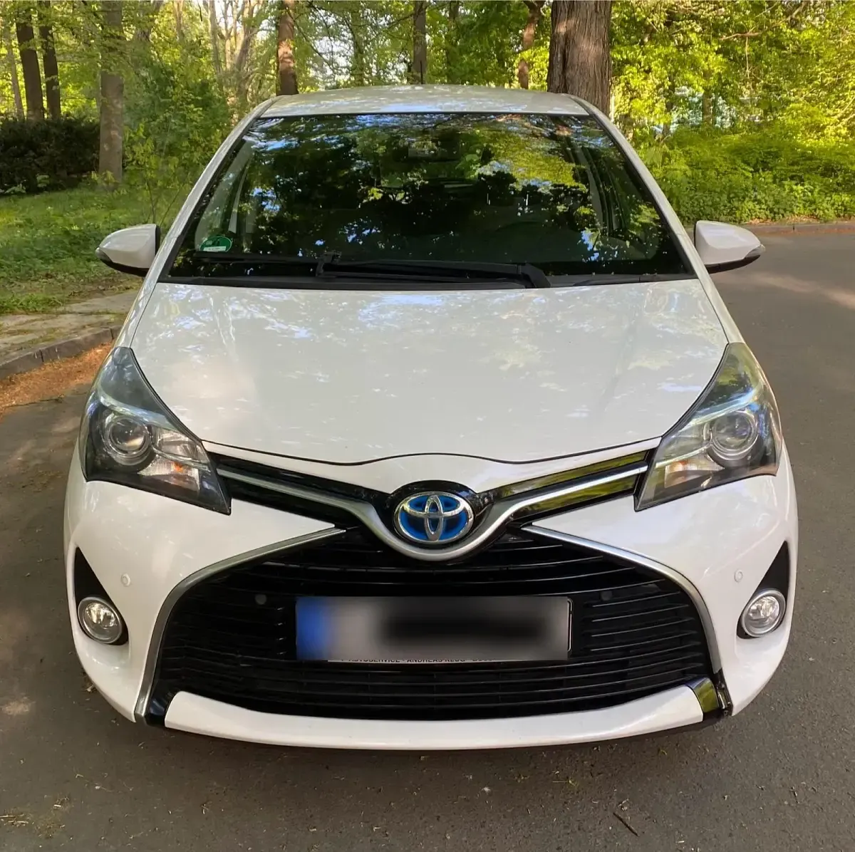 Gebraucht Toyota Yaris Hybrid 73 PS (53 kW) 2017 Weiß Kleinwagen