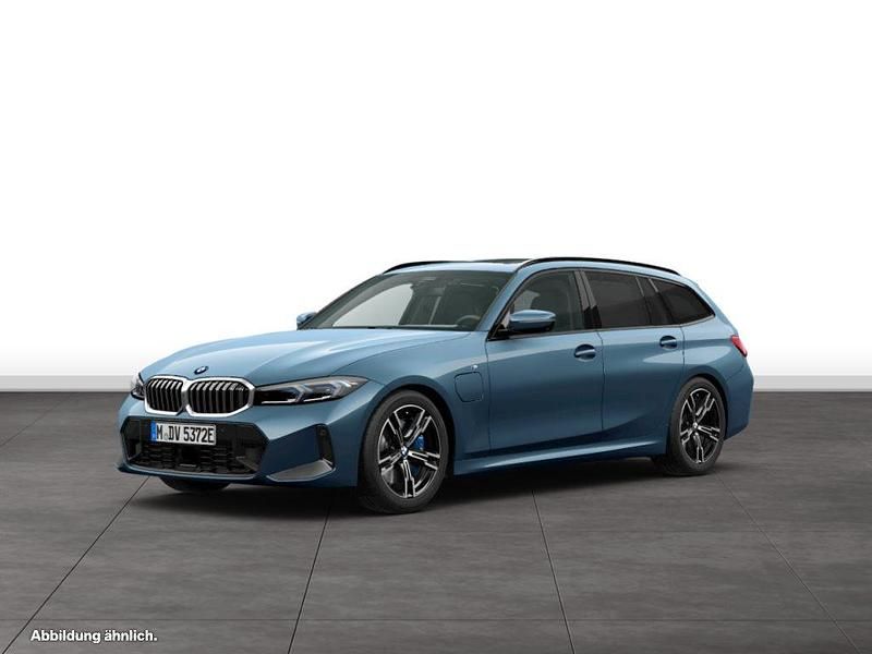Blau Gebraucht 2025 BMW 330e M Sport Kombi | 50.129 € (Guter Preis) - Bild 1/4