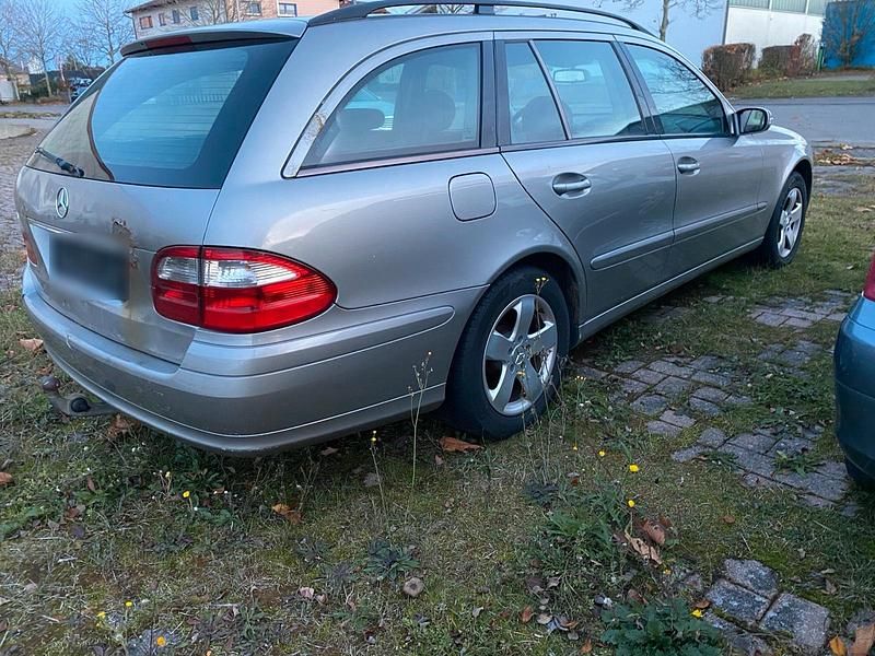 Gebraucht Mercedes E220 150 PS (110 kW) 2005 Grau Kombi