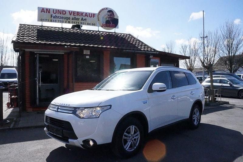 Gebraucht Mitsubishi Outlander P-HEV Plus 121 PS (88 kW) 2015 SUV