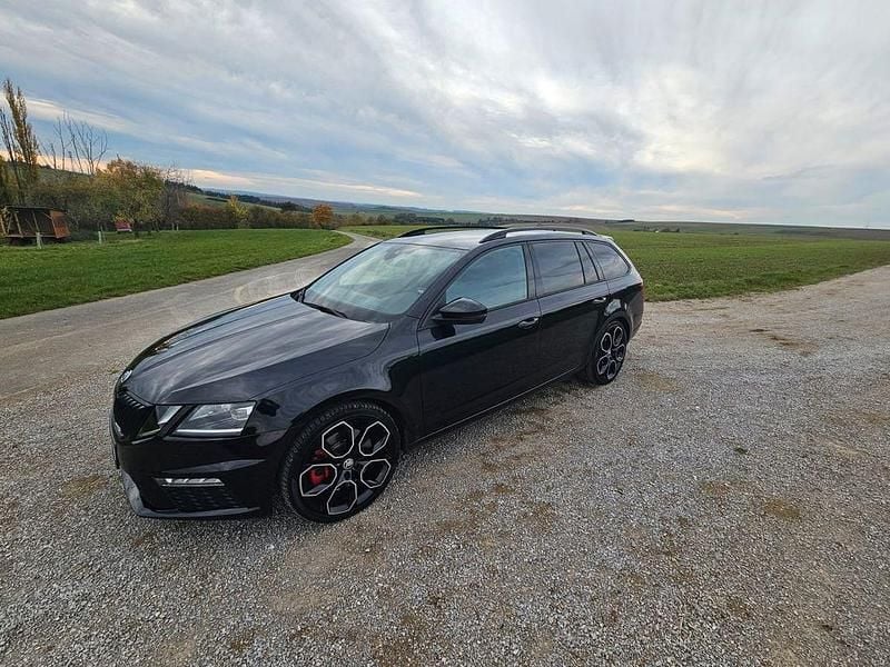 Schwarz Gebraucht 2018 Skoda Octavia RS Kombi | 17.500 € (Fairer Preis) - Bild 1/4