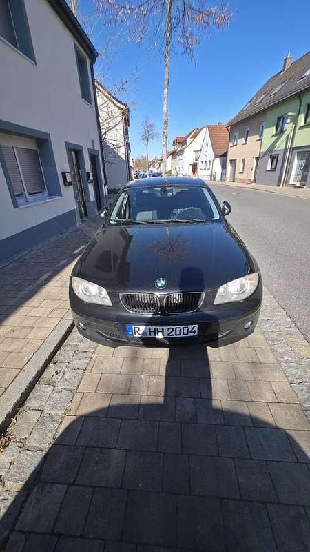 Gebraucht BMW 118 122 PS (89 kW) 2005 Schwarz Kleinwagen