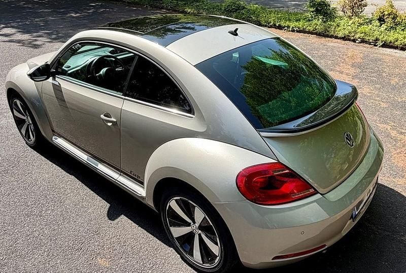 Usata VW Beetle Cup 140 CV (102 kW) 2014 Beige Utilitaria