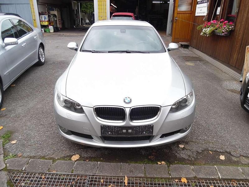 Gebraucht BMW 320 Cabriolet 170 PS (125 kW) 2010 Titansilber metallic Cabrio