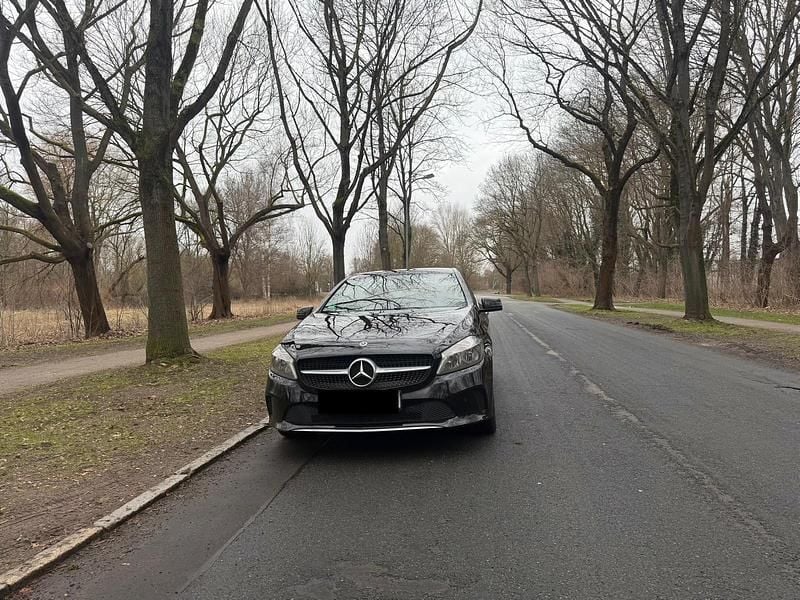 Gebraucht Mercedes A180 109 PS (80 kW) 2017 Schwarz Kleinwagen