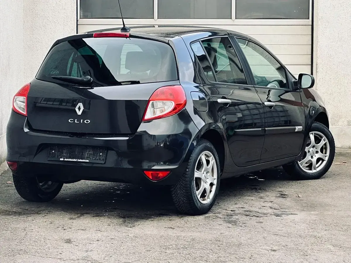 Brugt Renault Clio II 101 HK (74 kW) 2010 Sort Hatchback