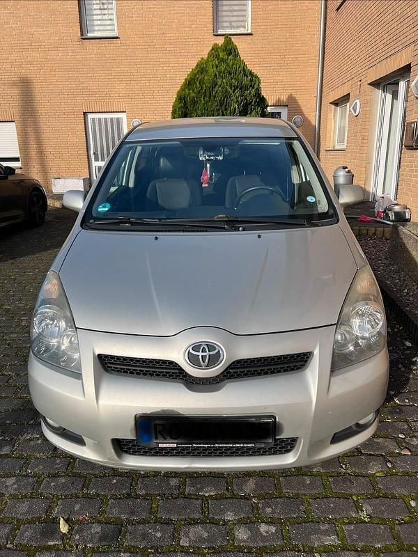 Gebraucht Toyota Verso 177 PS (130 kW) 2008 Grau Van / Kleinbus