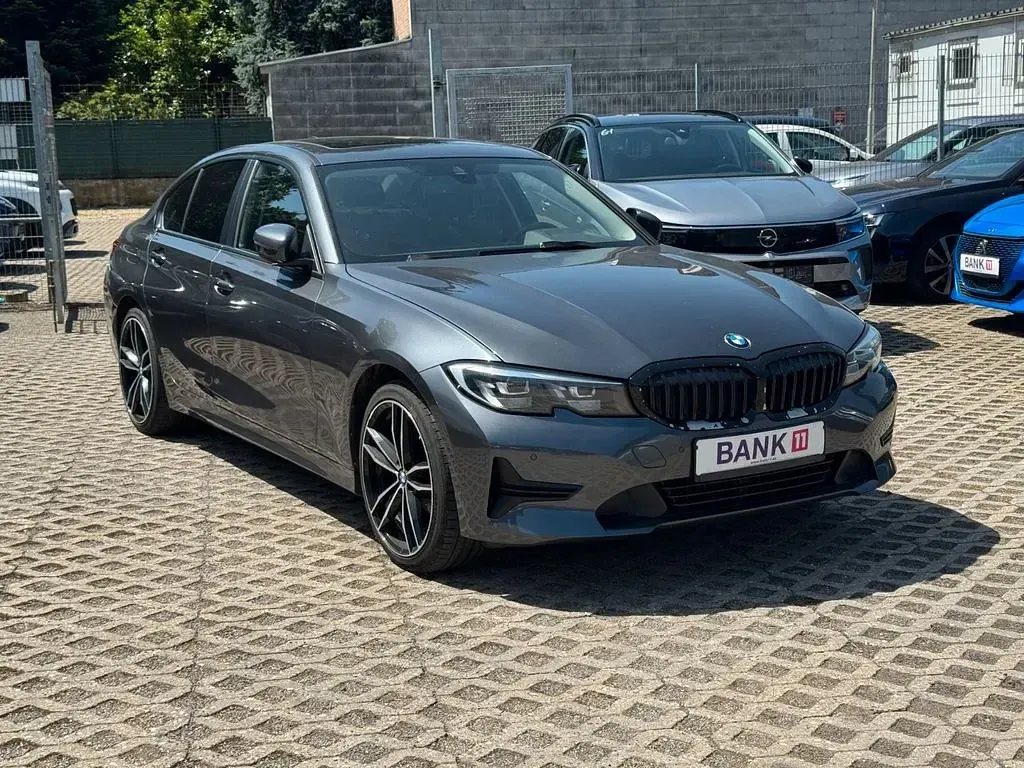 Gebraucht BMW 318 136 PS (100 kW) 2020 Mineralgrau metallic Limousine