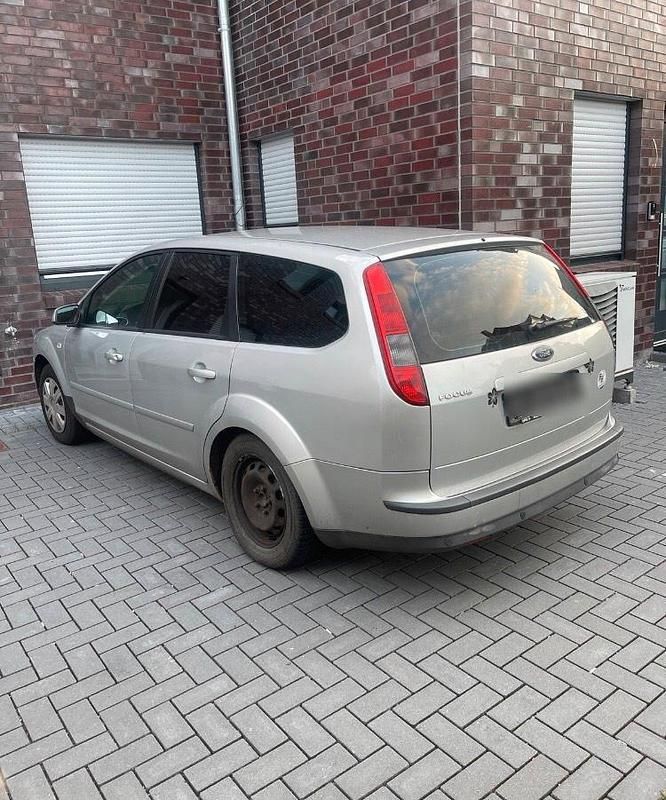 Grau Gebraucht 2007 Ford Focus Kombi | 1.700 € (Fairer Preis) - Bild 1/4