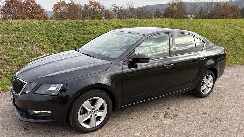 Cerna magic/black magic Gebraucht 2019 Skoda Octavia Ambition Limousine | 11.990 € (Fairer Preis) - Bild 1/4