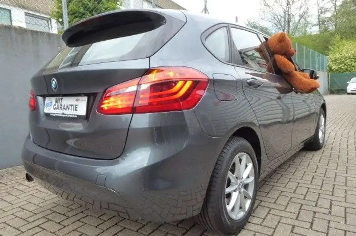 Gebraucht BMW 218 136 PS (100 kW) 2015 Mineralgrau metallic Van / Kleinbus