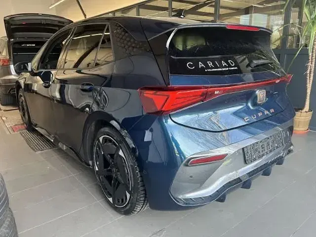 Second-hand Cupra Born 169 kW (231 CP) 2024 Albastru Hatchback