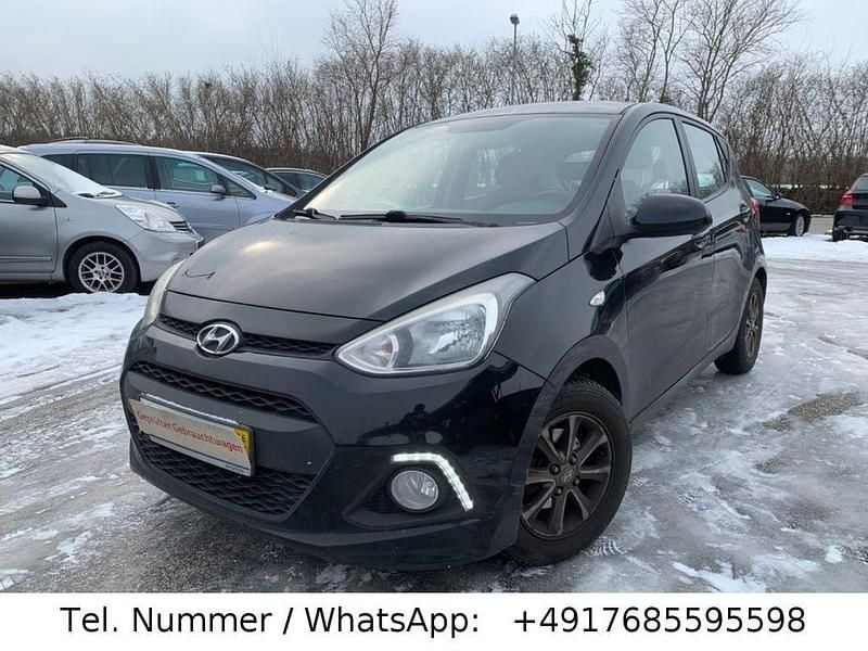 Gebraucht Hyundai i10 Edition 67 PS (49 kW) 2015 Schwarz Kleinwagen