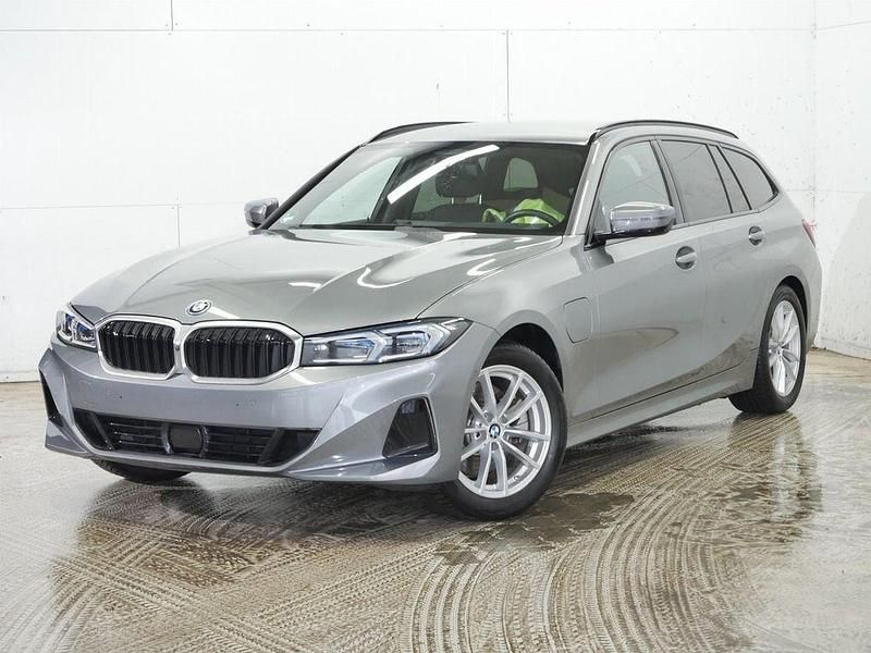 Gebraucht BMW 330e 292 PS (214 kW) 2024 Grau Kombi