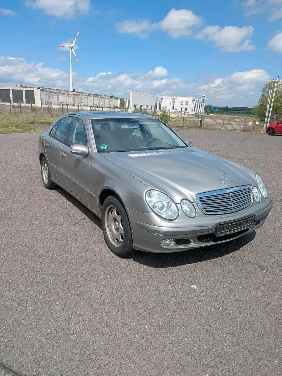 Second-hand Mercedes E200 163 CP (119 kW) 2004 Argintiu Berlinǎ