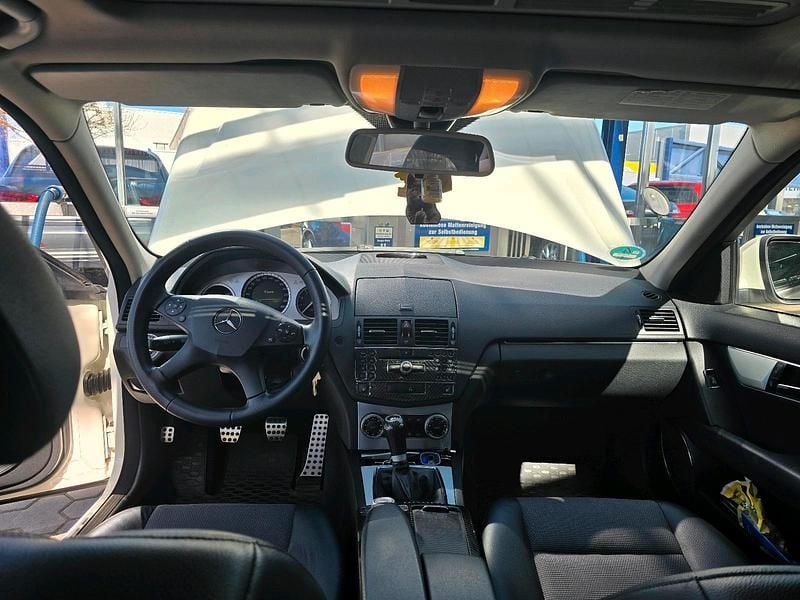 Weiß Gebraucht 2007 Mercedes C180 Limousine | 6.000 € (Etwas zu teuer) - Bild 1/4