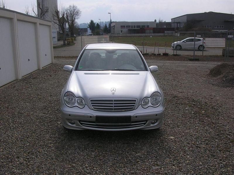 Gebraucht Mercedes C200 122 PS (89 kW) 2007 Silber Limousine