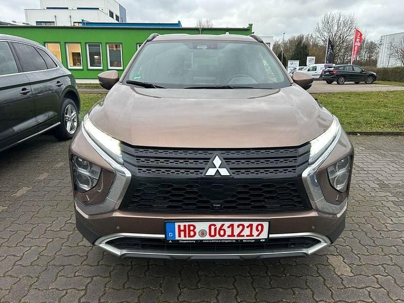 Braun Gebraucht 2022 Mitsubishi Eclipse Cross Edition SUV | 16.800 € - Bild 1/4