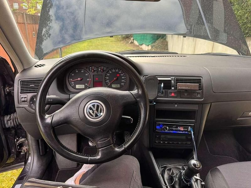 Gebraucht 2002 VW Golf IV Comfortline Limousine | 2.350 € (Etwas zu teuer) - Bild 1/4