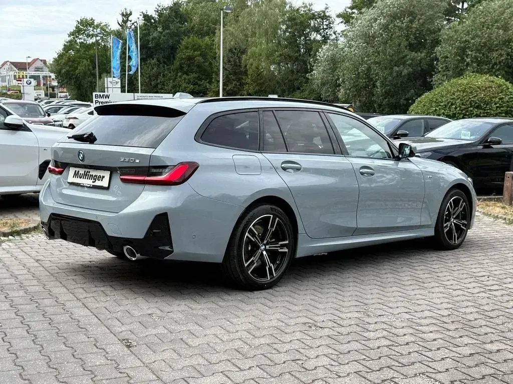 Neu BMW 330e Performance 292 PS (214 kW) 2026 Grau Kombi