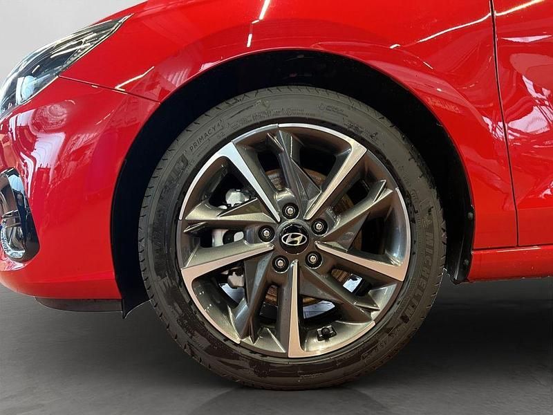 Gebraucht Hyundai i30 Advantage 101 PS (74 kW) 2024 Engine red (rot) Limousine