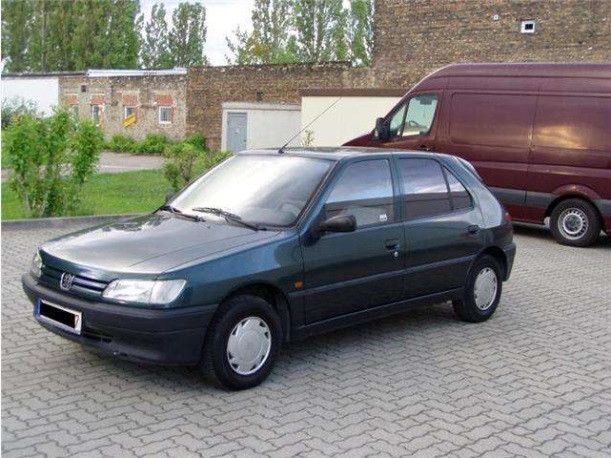 Grün metallic Gebraucht 1995 Peugeot 306 Limousine | 2.000 € - Bild 1/4