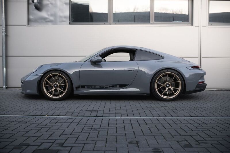 Grau Gebraucht 2024 Porsche 992 | 199.900 € - Bild 1/4