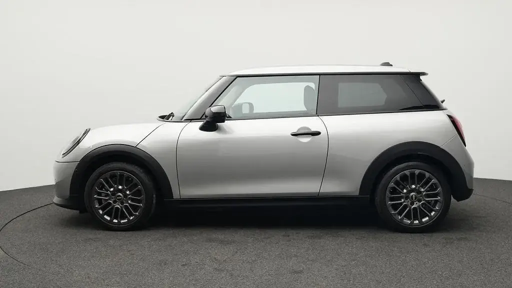 Używany Mini Cooper Classic 156 KM (114 kW) 2024 Szary Hatchback