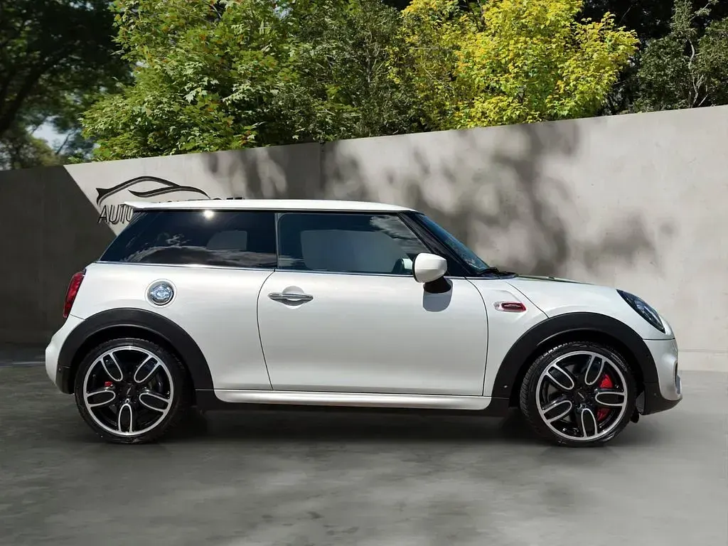 Gebraucht Mini John Cooper Works 231 PS (169 kW) 2021 Silber Kleinwagen