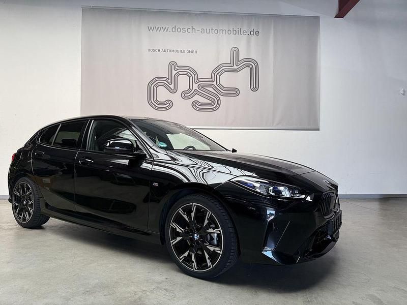 Black sapphire Gebraucht 2025 BMW 120 M Sport Kleinwagen | 34.790 € (Guter Preis) - Bild 1/4