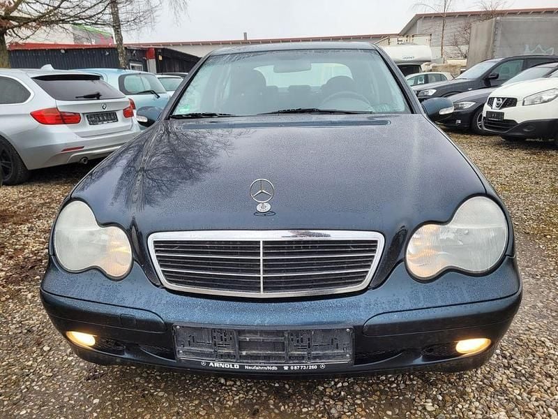 Schwarz Gebraucht 2002 Mercedes C180 Limousine | 2.590 € (Guter Preis) - Bild 1/4
