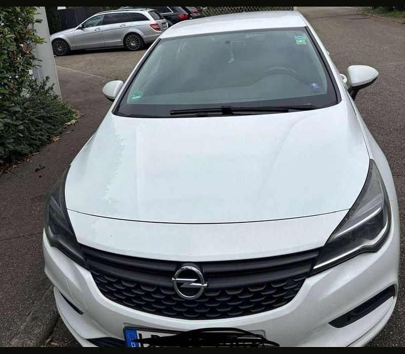 Gebraucht Opel Astra Innovation 105 PS (77 kW) 2015 Weiß Limousine