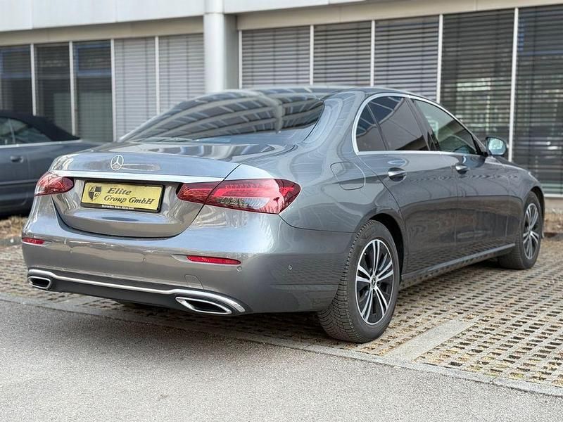 Gebraucht Mercedes E200 197 PS (144 kW) 2021 Selenitgrau Limousine