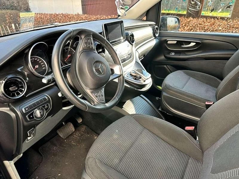 Gebraucht Mercedes V220 Edition 163 PS (119 kW) 2020 Blau Van / Kleinbus
