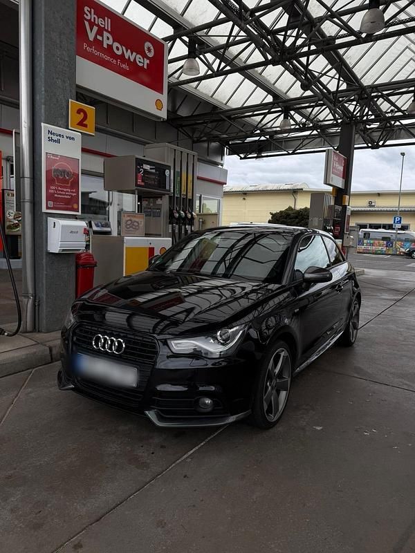Schwarz Gebraucht 2013 Audi A1 S-Line Kleinwagen | 13.000 € - Bild 1/4