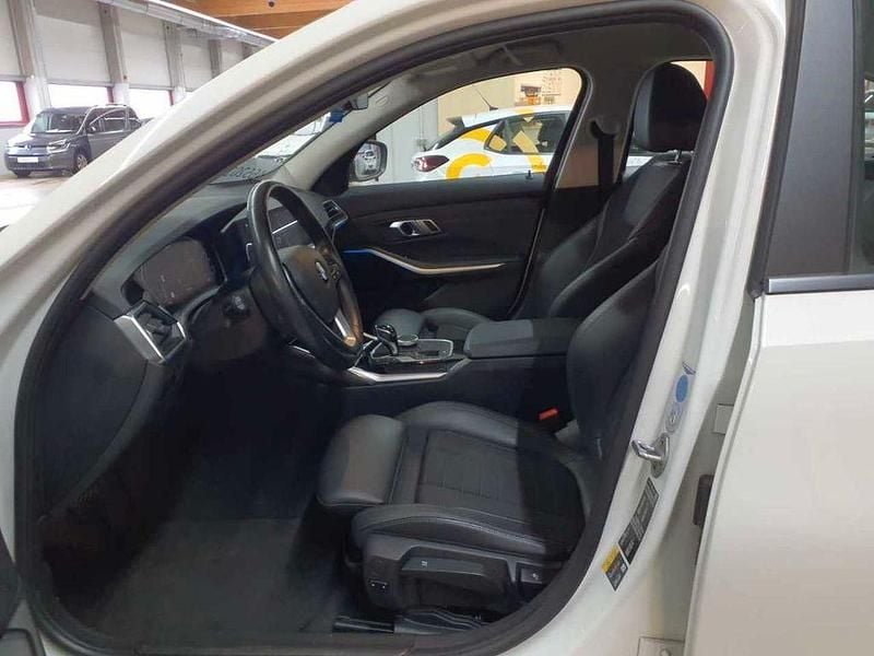 Gebraucht BMW 330e Advantage 184 PS (135 kW) 2021 Alpinweiß Limousine