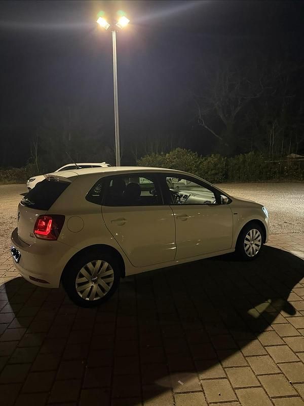 Gebraucht VW Polo Allstar 90 PS (66 kW) 2015 Weiß Kleinwagen