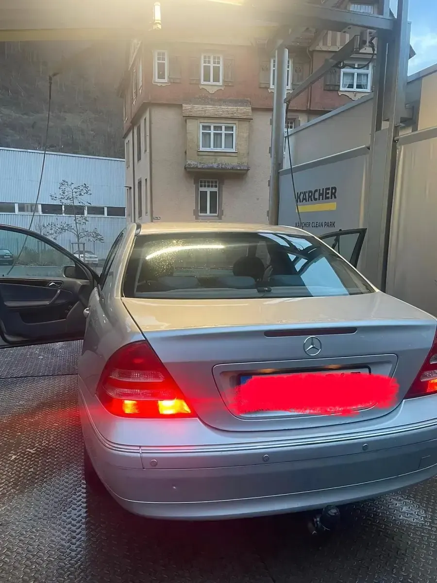 Gebraucht Mercedes C180 129 PS (94 kW) 2001 Silber Limousine