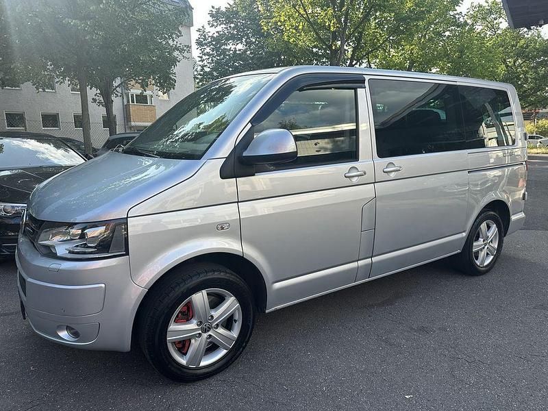Gebraucht VW Caravelle 179 PS (131 kW) 2011 Silber Van / Kleinbus