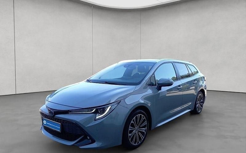 Grau Gebraucht 2022 Toyota Corolla Team Kombi | 24.990 € (Fairer Preis) - Bild 1/4