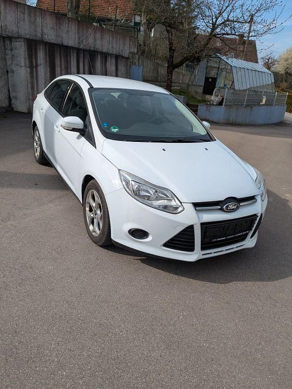 Gebraucht Ford Focus Trend 101 PS (74 kW) 2012 Weiß Limousine